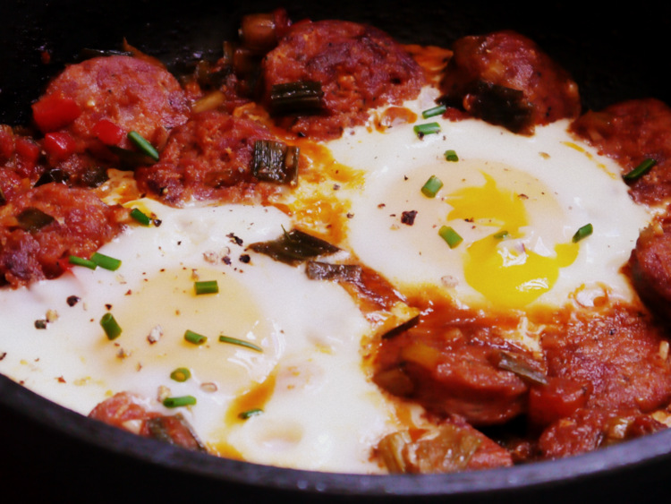 Cómo hacer huevos con chorizo - Paulina Cocina
