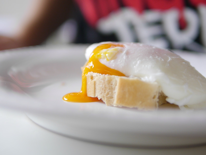 Cómo hacer huevos pochados (poché) perfectos - El Sabor de lo Bueno