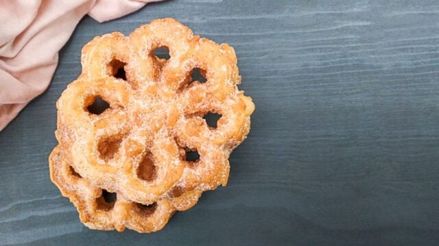 buñuelos mexicanos con piloncillo