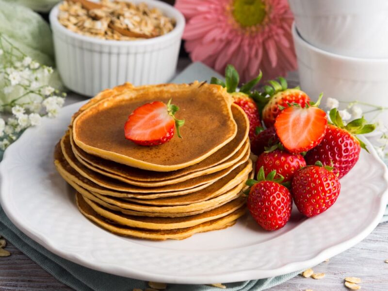 oatmeal pancakes with fruits