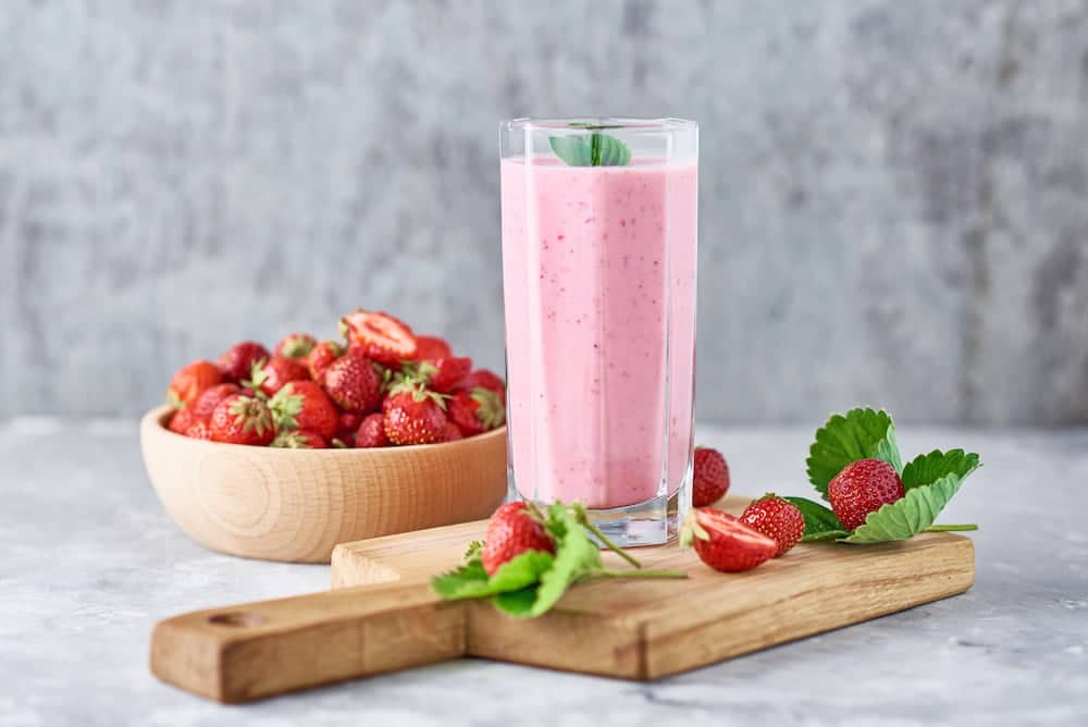 licuado de frutilla con leche, paso a paso