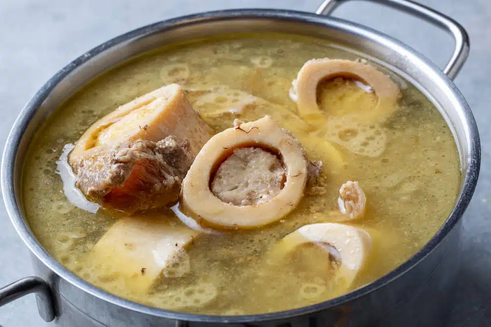 receta de caldo de huesos